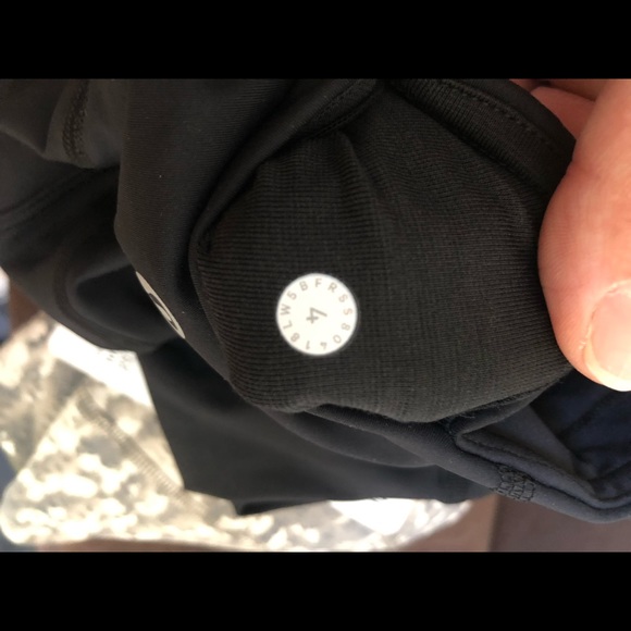 NWT Lululemon Run Smoothly 25” mesh leggings - Picture 5 of 5